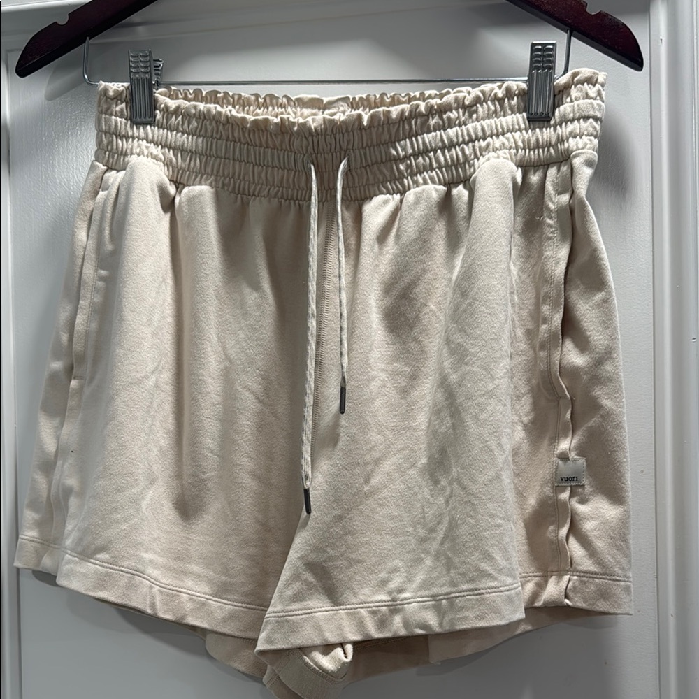 Vuori Cream Athletic Shorts with Elastic Waistband